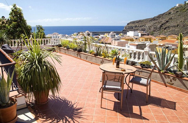 Stunning views, perfect location, fabulous house within walking distance to all