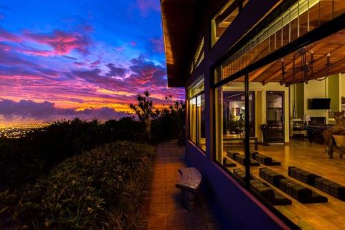 Stunning Views from Coffee Country Villa - 25 min to SJO