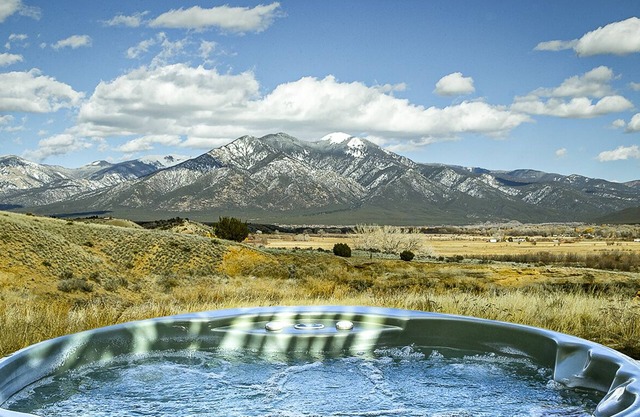 Stunning Views of Taos Mountain, 2 Bedroom 2 Bathroom Luxury Guesthouse