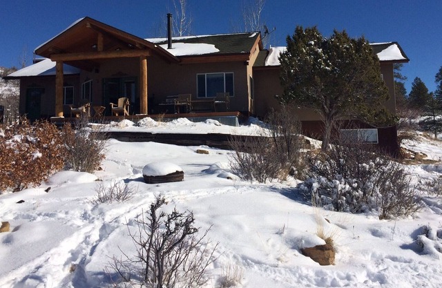 Stunning views, peaceful setting, wildlife and mountain comforts