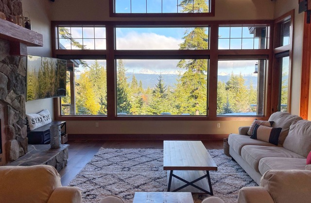 Stunning Views! Private hot tub