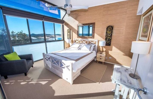 Stunning views sunrise to sunset - walk to beach -