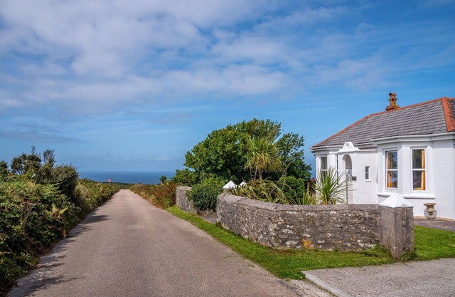 Stunning villa for 6 guests with WIFI, TV, pets allowed and parking