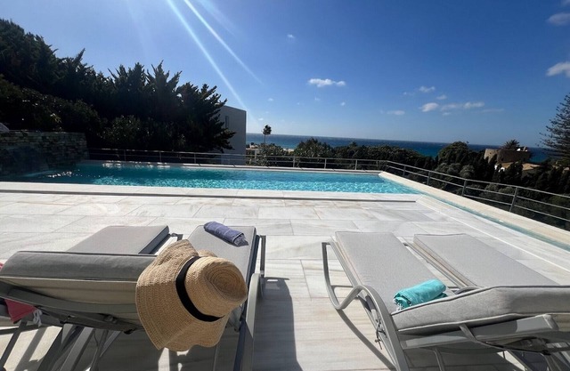 Stunning Villa 4 minutes from the beach - Renovated in 2023 | 9 PAX