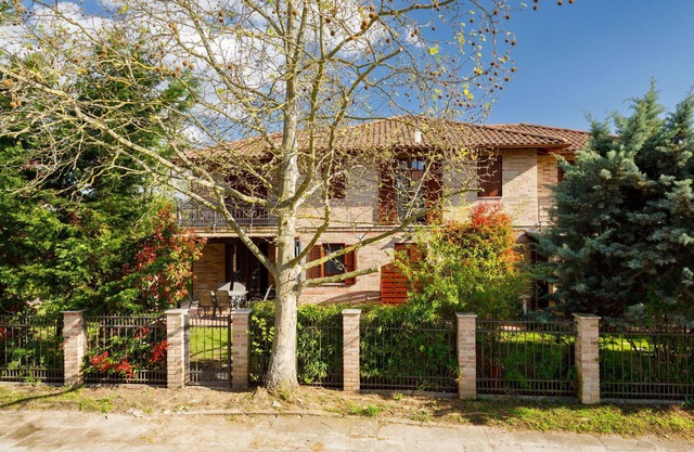 Stunning villa for 9 guests with A/C, WIFI, TV, terrace, pets allowed and parking