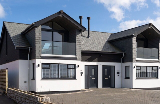 Stunning villa for 12 people with WIFI, pets allowed and parking