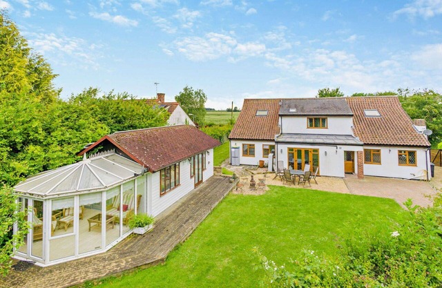 Stunning villa for 12 people with WIFI, pets allowed and parking