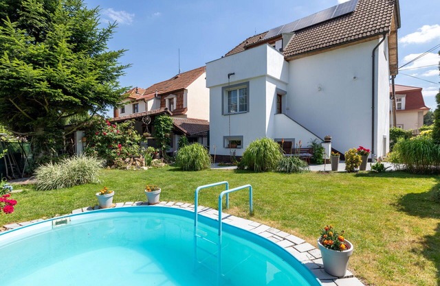 Stunning villa for 4 guests with WIFI, private pool, TV, patio and parking