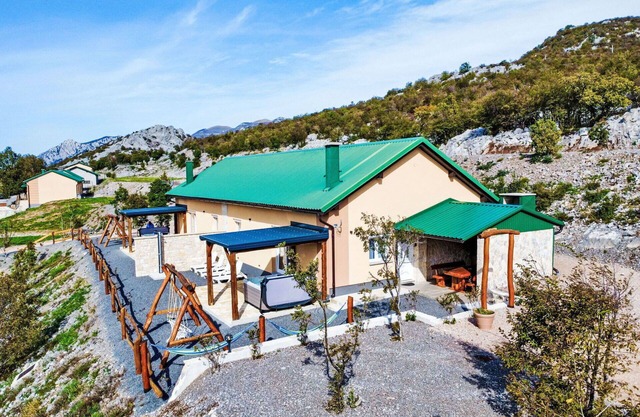 Stunning villa for 4 guests with A/C, WIFI and terrace