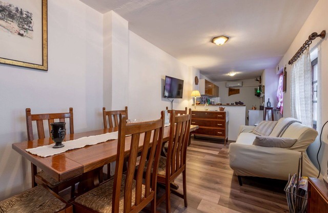 Stunning villa for 4 guests with WIFI, A/C, TV and terrace