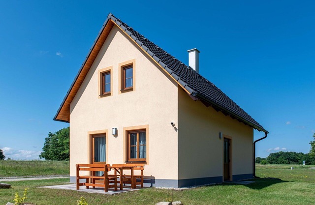 Stunning villa for 5 guests with WIFI, TV, terrace, pets allowed and parking
