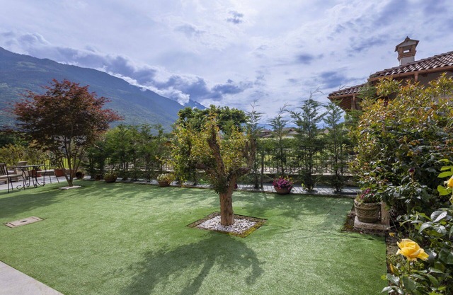 Stunning villa for 6 guests with WIFI, A/C, TV and patio