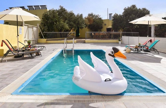 Stunning villa for 8 people with WIFI, pool, TV, terrace and parking