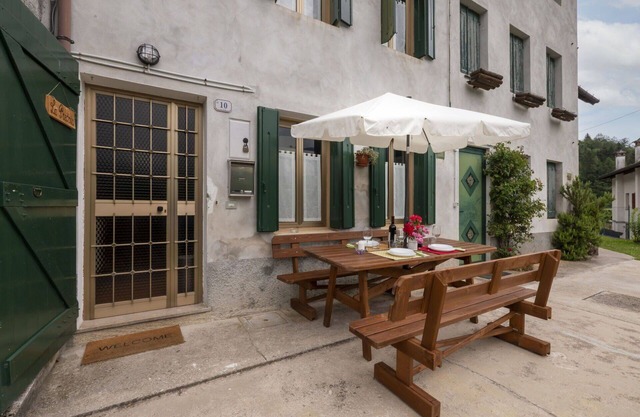 Stunning villa for 8 people with TV and patio