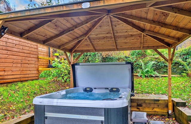 Stunning villa for 5 people with WIFI, hot tub, TV and parking