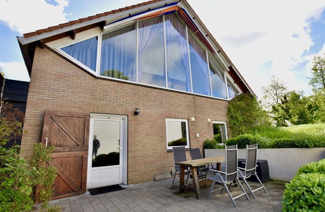 Stunning villa for 4 guests with WIFI, TV, terrace, pets allowed and parking