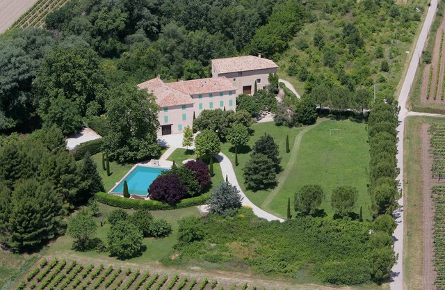 Stunning villa at the foot of Mont Ventoux, swimming pool in a large park