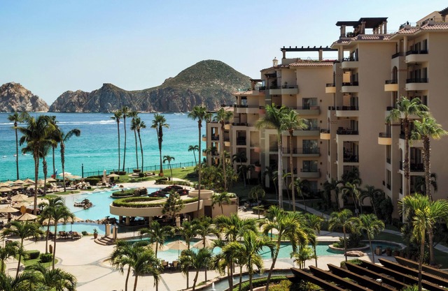 Stunning Villa in Medano Beach Oceanfront Resort! Close to downtown Cabo!