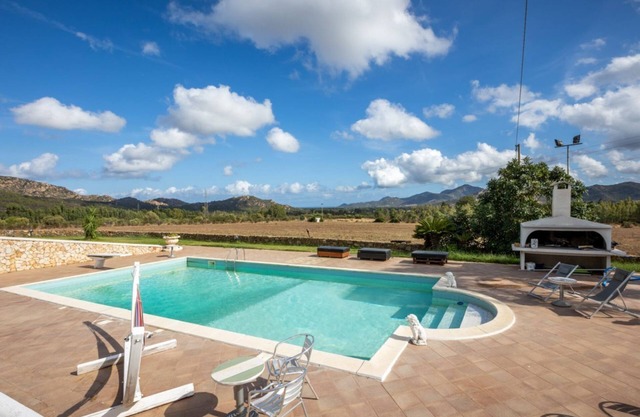 Stunning Villa W/Swimmping Pool&Private Parking!
