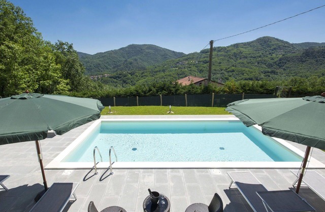 Stunning villa with pool, WIFI, A/C, TV, terrace, pets allowed, panoramic view and parking