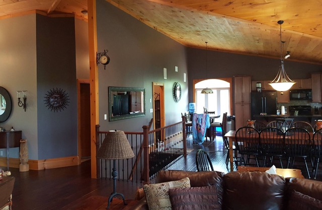 Stunning Waterfront Cottage 30 Mins. From Kingston Perfect for Multiple Families