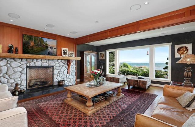 Stunning waterfront home at Gartley Beach, close to King Fisher resort and Spa.