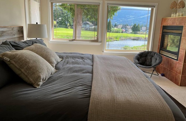 Stunning Westwood Plateau Executive Home 2 Minute Walk from Golf Clubhouse