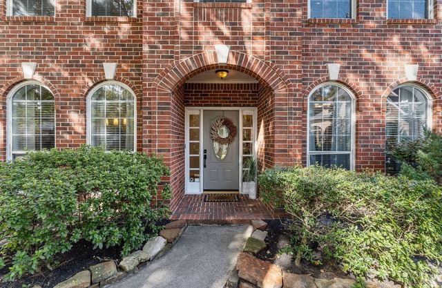 Stunning Woodlands Hideaway Home W/ Pool Close to Shopping/Restaurants!