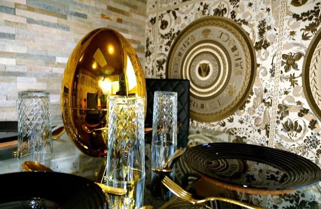Stunningly Opulent Gold Apartment Near Sheffield FULL SKY TV