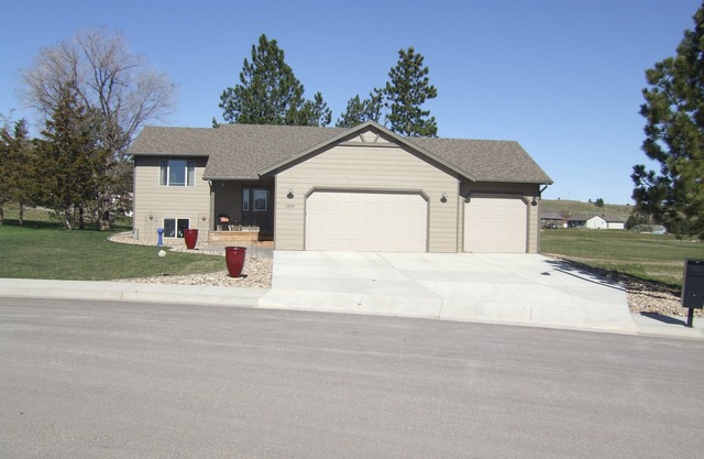 Sturgis Rally Rental - Upscale Home in Sturgis 5 minutes from main street.