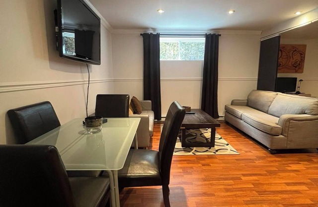 Style bachelor-sous-sol complet privé SDB, coin repas, Domaine Vert-Sud, Mirabel