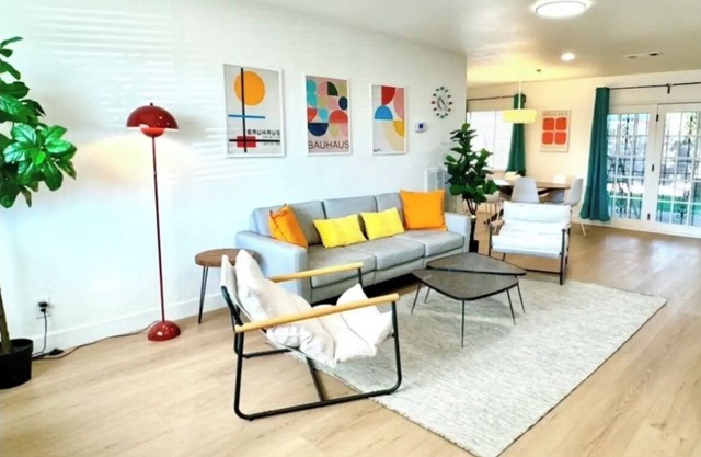 Style chic Vegas airport strip 5 mils 6 mils strip 4bd +home theater