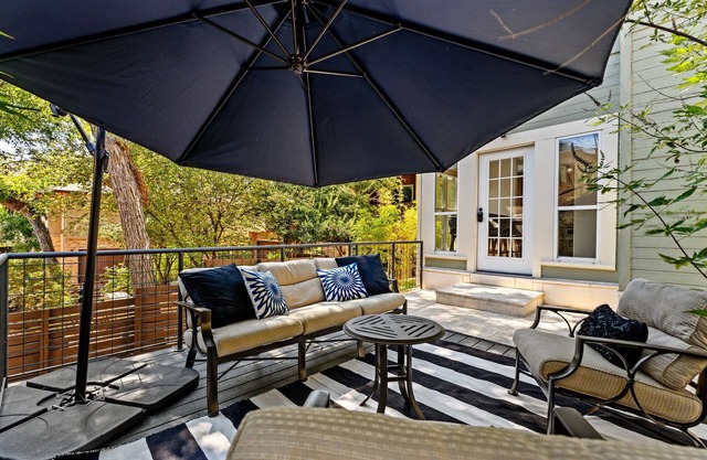 Style & Serenity - Steps Away From South Congress