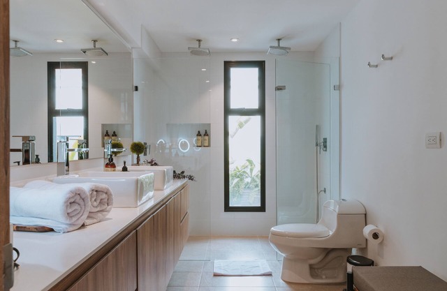 Stylish! 1,162ft Apt. 24/7 Front Desk - Alori 303