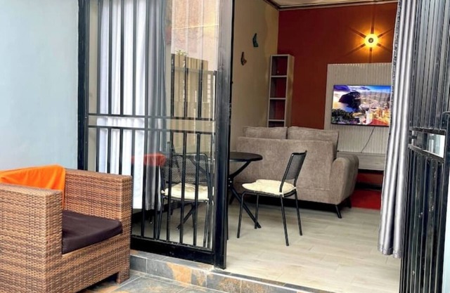 Stylish 1 bedroom |AC WiFi & Inverter (Makerere)