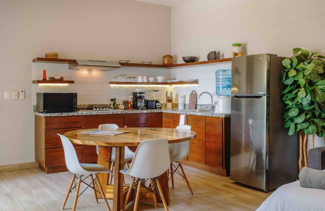 Stylish 1 Bedroom Apt Housekeeping Pool Free Bikes Scuba Discount