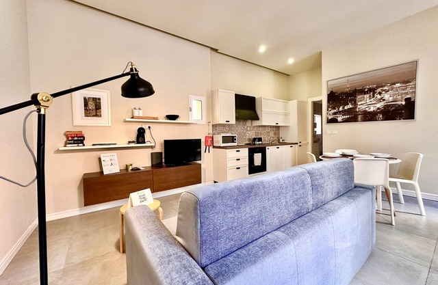 Stylish 1Bed Apartment off the sea front