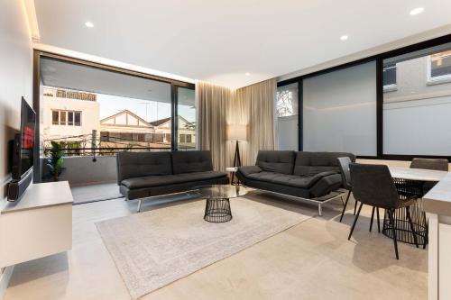 Stylish 1BR Apartment with Balcony near Coogee Beach