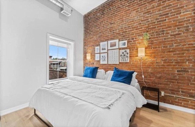 Stylish 1BR Boutique Loft in Downtown Peterborough