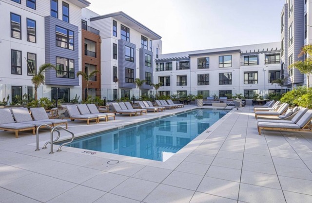 Stylish 1BR Condo at Landsby – Pool & Rooftop Bliss