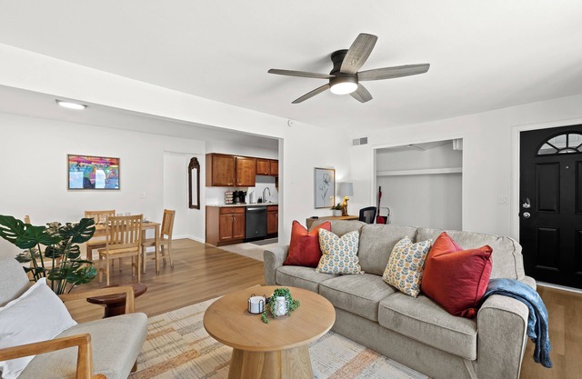 Stylish 1st-Floor Close to Downtown Royal Oak