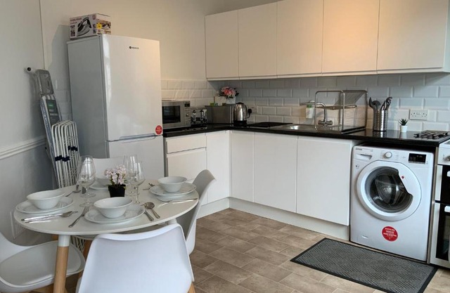 Stylish 2 Bedroom Cottage in Bishop's Stortford by BookedUK