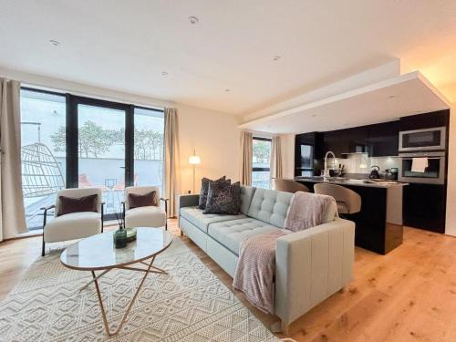 Stylish 2 bed apartment with large terrace