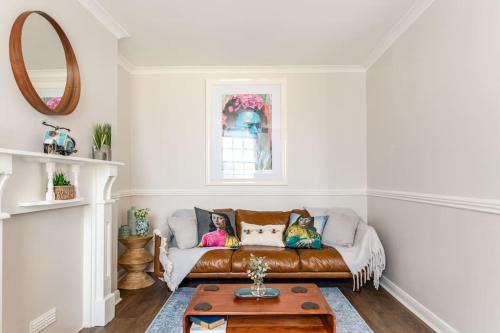 Stylish 2-bed garden apartment