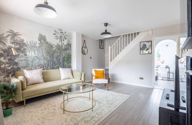 Stylish 2-Bed Home in Cambridge