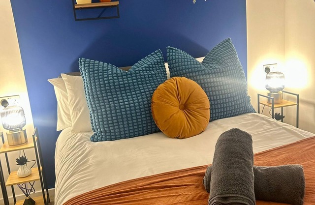 Stylish 2-Bed Home Near City Centre + Parkingn