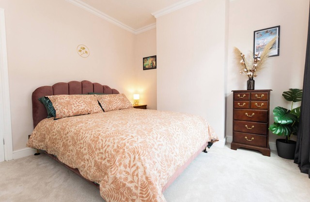 Stylish 2-bed Leicester Townhouse