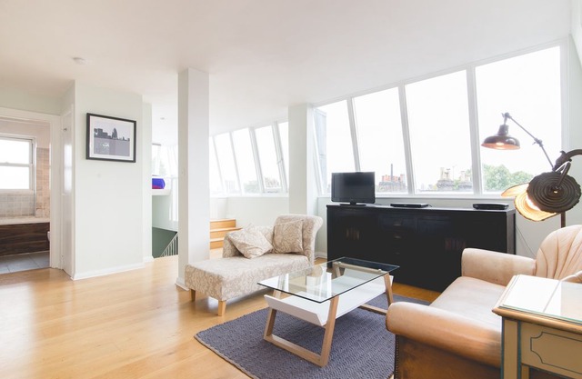 Stylish 2 Bed w/Private Roof Terrace in Canonbury