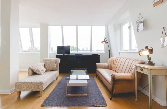 Stylish 2 Bed w/Private Roof Terrace in Canonbury