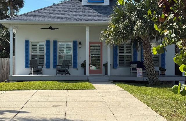 Stylish 2-bedroom cottage fully furnished in New Smyrna Beach